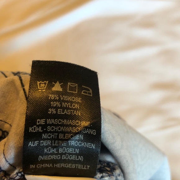 Eliane Rose Stretchy Preppy Classic Navy Blue & White Cropped Pants 8 - Picture 9 of 11